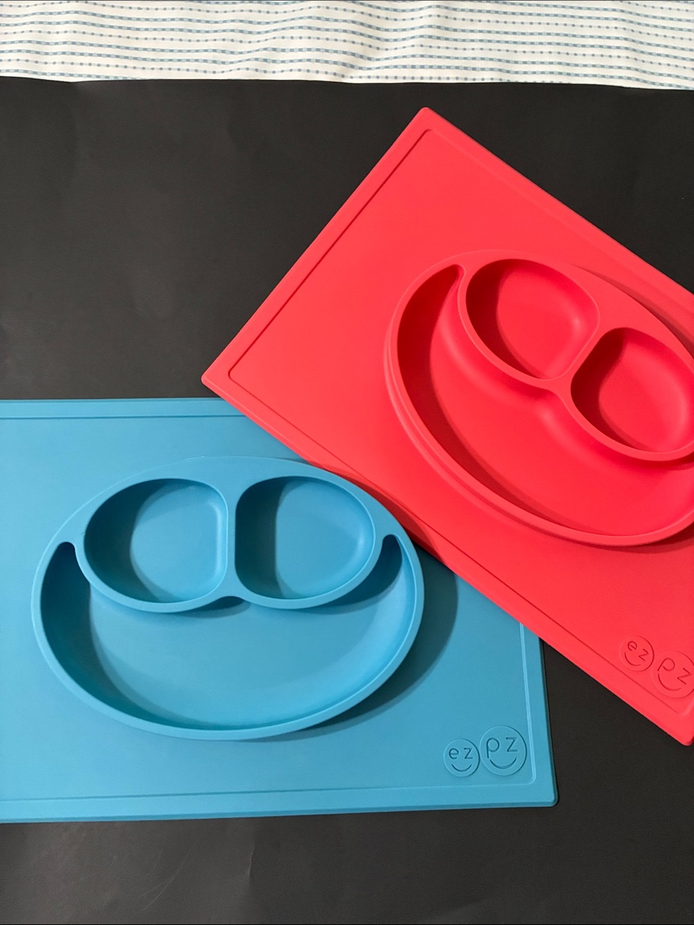 EZ PZ HAPPY MAT ( red or blue)